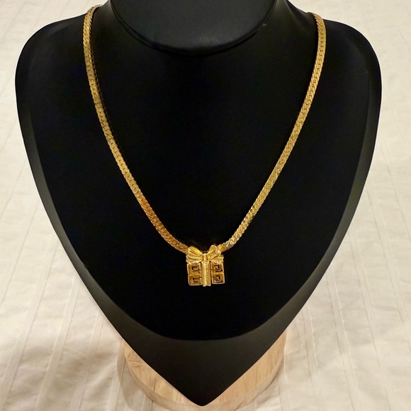 Givenchy Gold Chain Necklace with Iconic Pendant - Picture 2 of 5